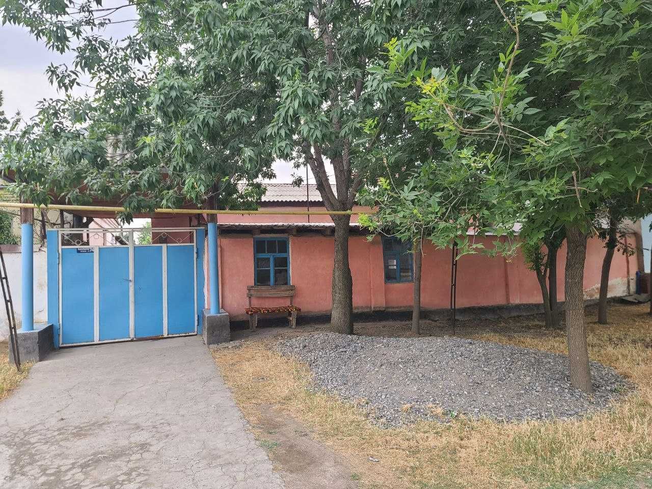 Guliston shahar Dostlik mahallasida hovli uy sotiladi