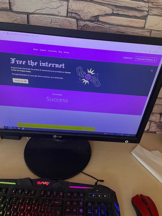 Монитор LG почти неизползван