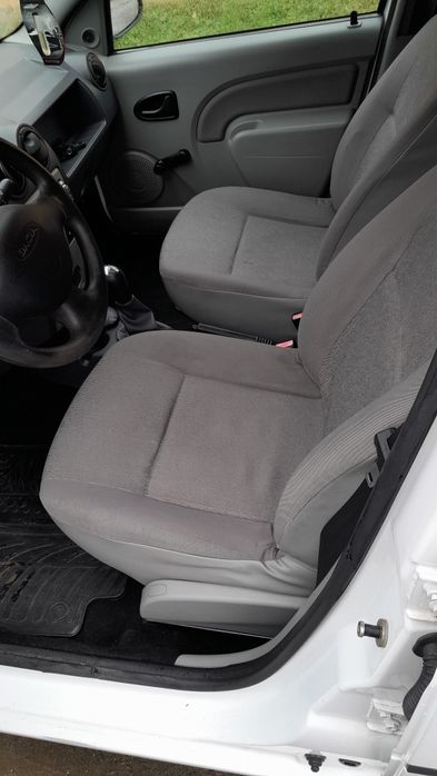 Vând Logan 1.4 benzină