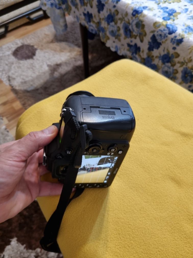 Nikon D7100 cu obiectiv 18-55,încărcător,acumulator