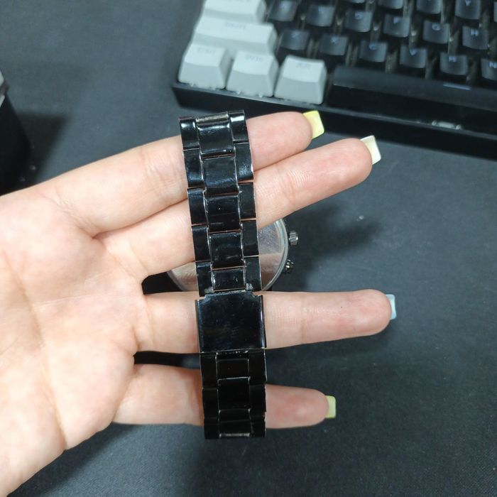 Срочно продаю мужские часы