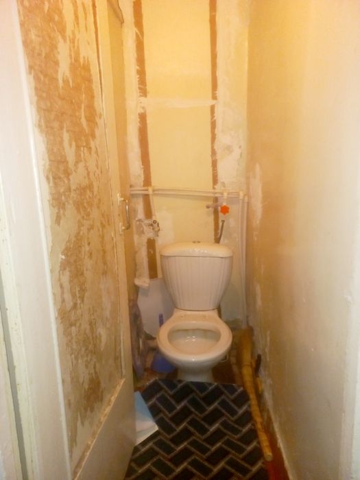 Uyda kvarterant turadi buyumlarini olib ketadi