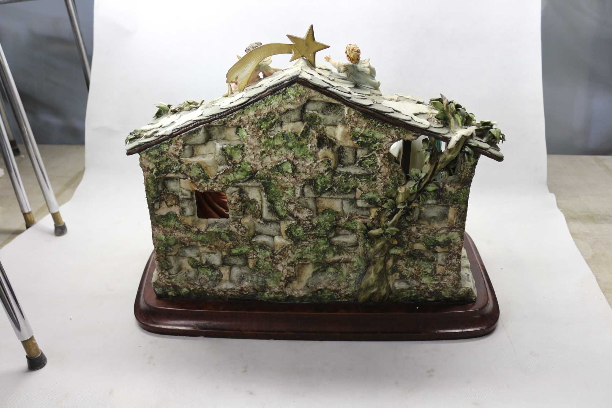 Статуэтка из фарфора Рождение Христа Capodimonte Италия