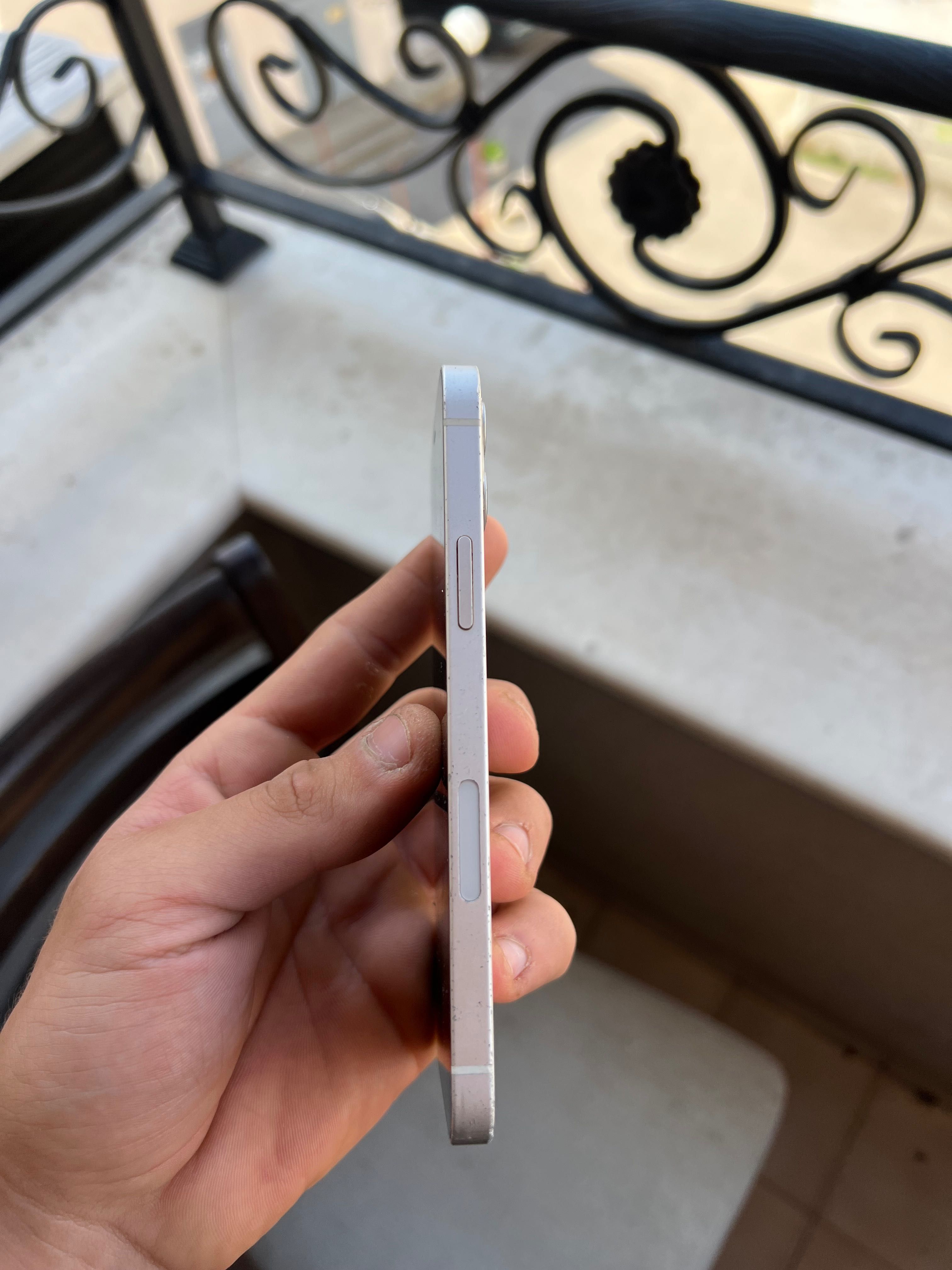 iPhone 12 батерия