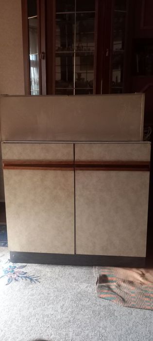 Продаётся мебель для  кухни б/у из 7 предметов