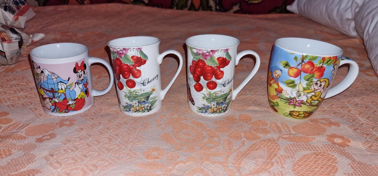 Продаются чайник и посуда разная.