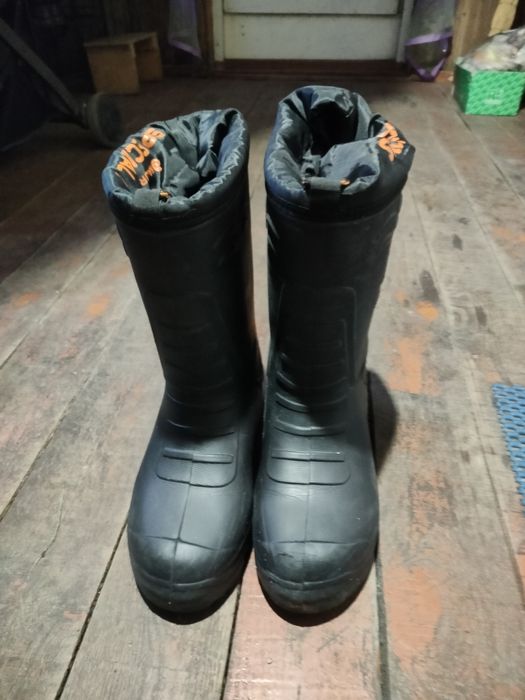 Срочно продам зимние сапоги