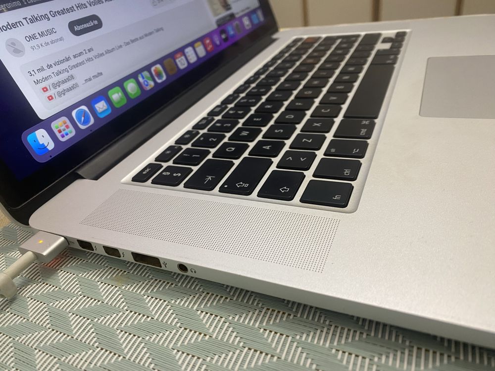 dezmembrez macbook pro - mid. 2015