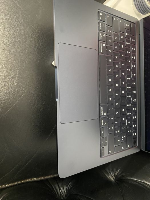 MacBook Air 13-inch/ M4 / 16 Gb RAM / 256 GB / Midnight / Desigilat