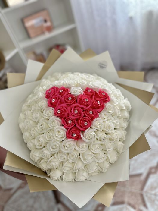 Aranjamente Florale - Buchete/Cutii cu trandafiri din sapun sau satin