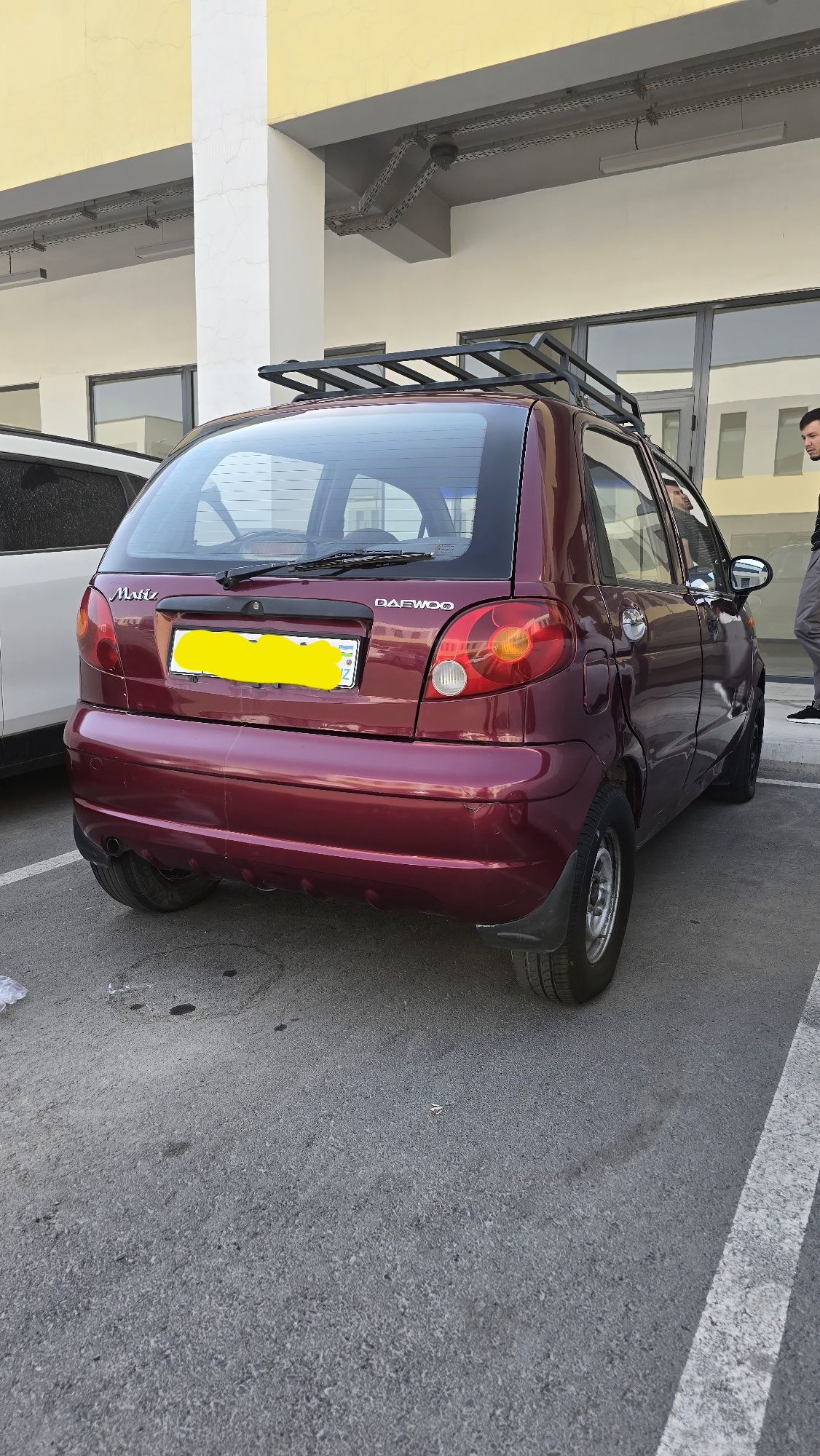 Matiz  kraskasi petnolari  bor Umar yoq