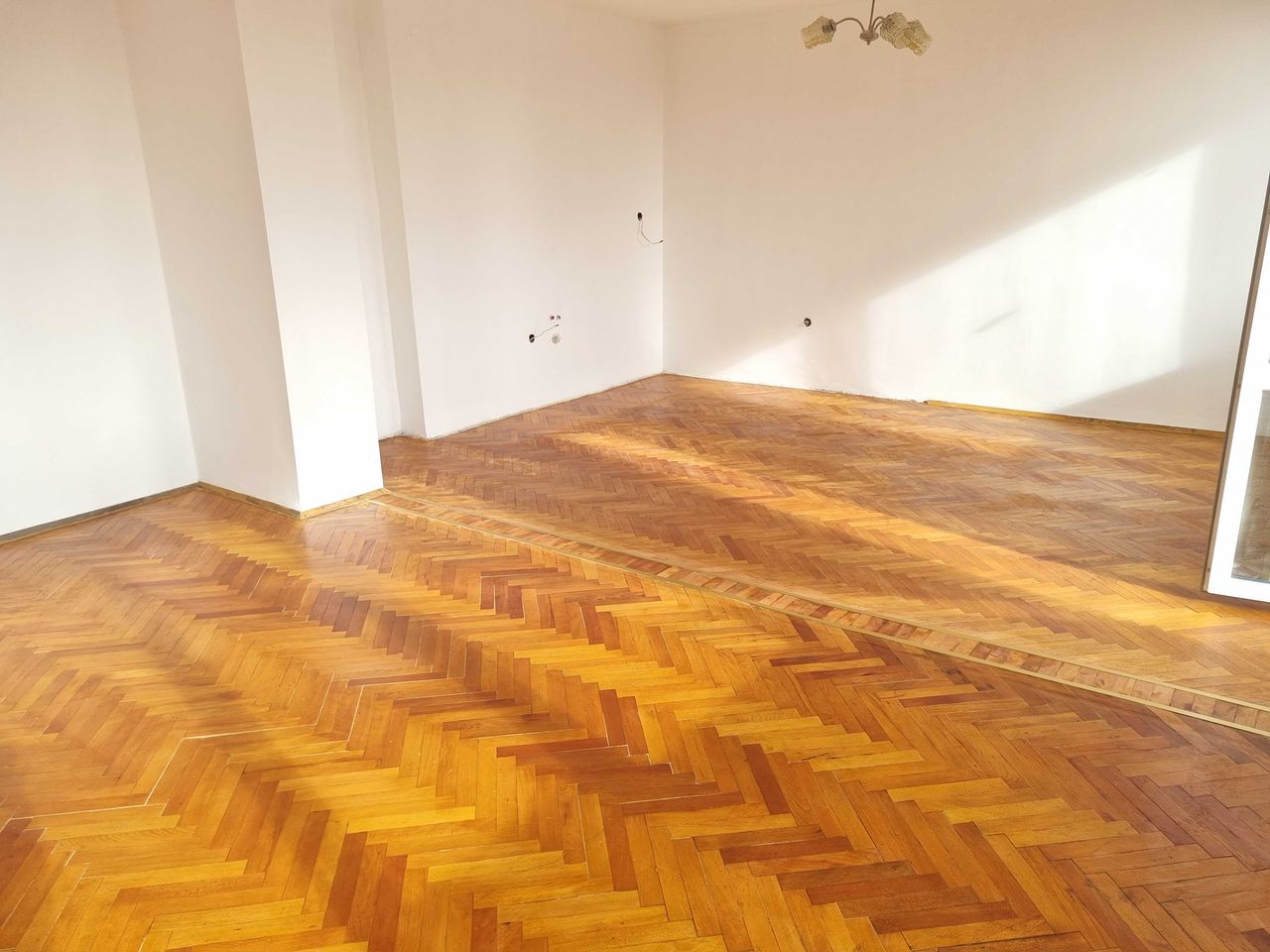 Продава се Тристаен апартамент в Стара Загора, Център - 80 кв.м за 1100 €/кв.м - Снимка #4
