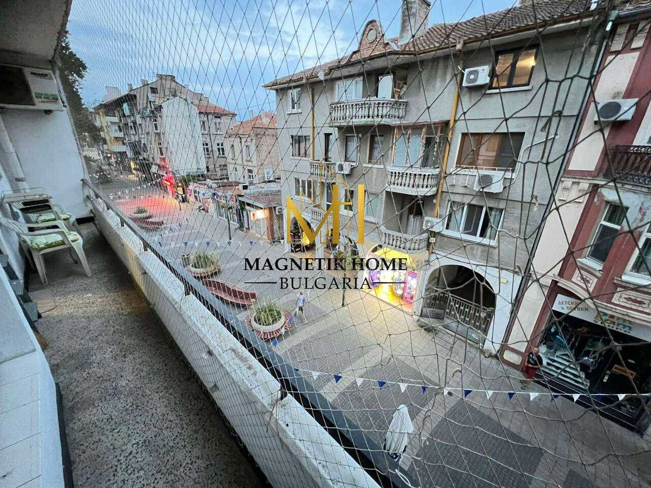 Дава се под наем Тристаен апартамент в Бургас, Център - 80 кв.м за 663 € - Снимка #5
