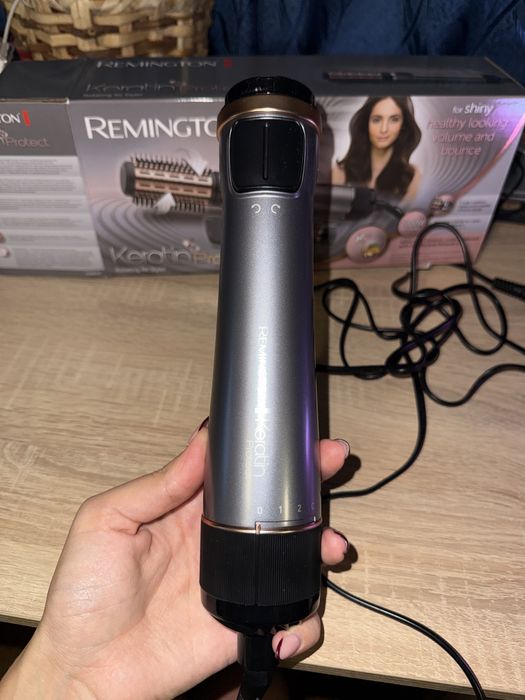 Въртяща се четка-сешоар за коса на марката Remington