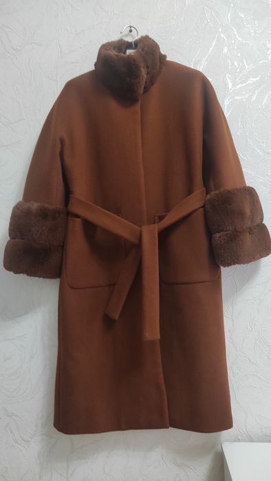 Пальто женское размер 46-48 цвет коричневый  от Валерии Стеффанс, мех.