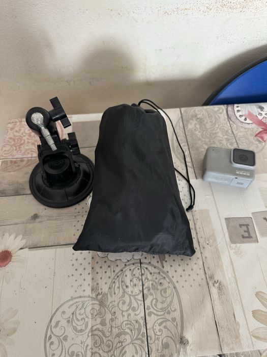 Vand GoPro Hero 7 white cu accesorii