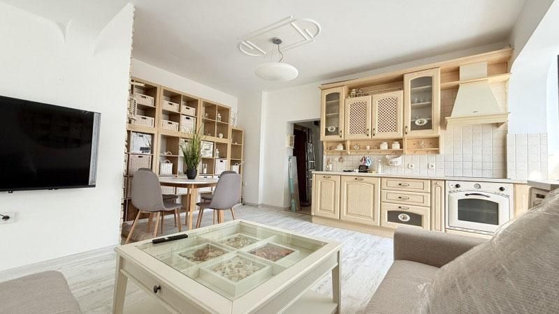 Дава се под наем Тристаен апартамент в София, Докторски паметник - 70 кв.м за 1000 € - Снимка #2