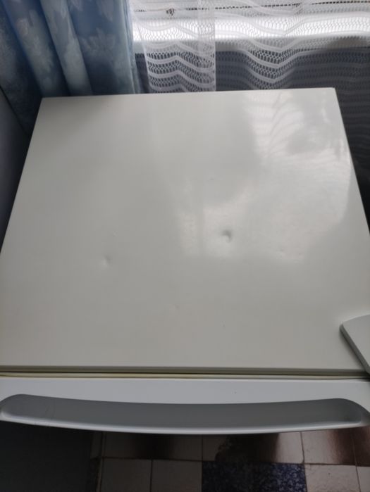 Малък хладилник с камера