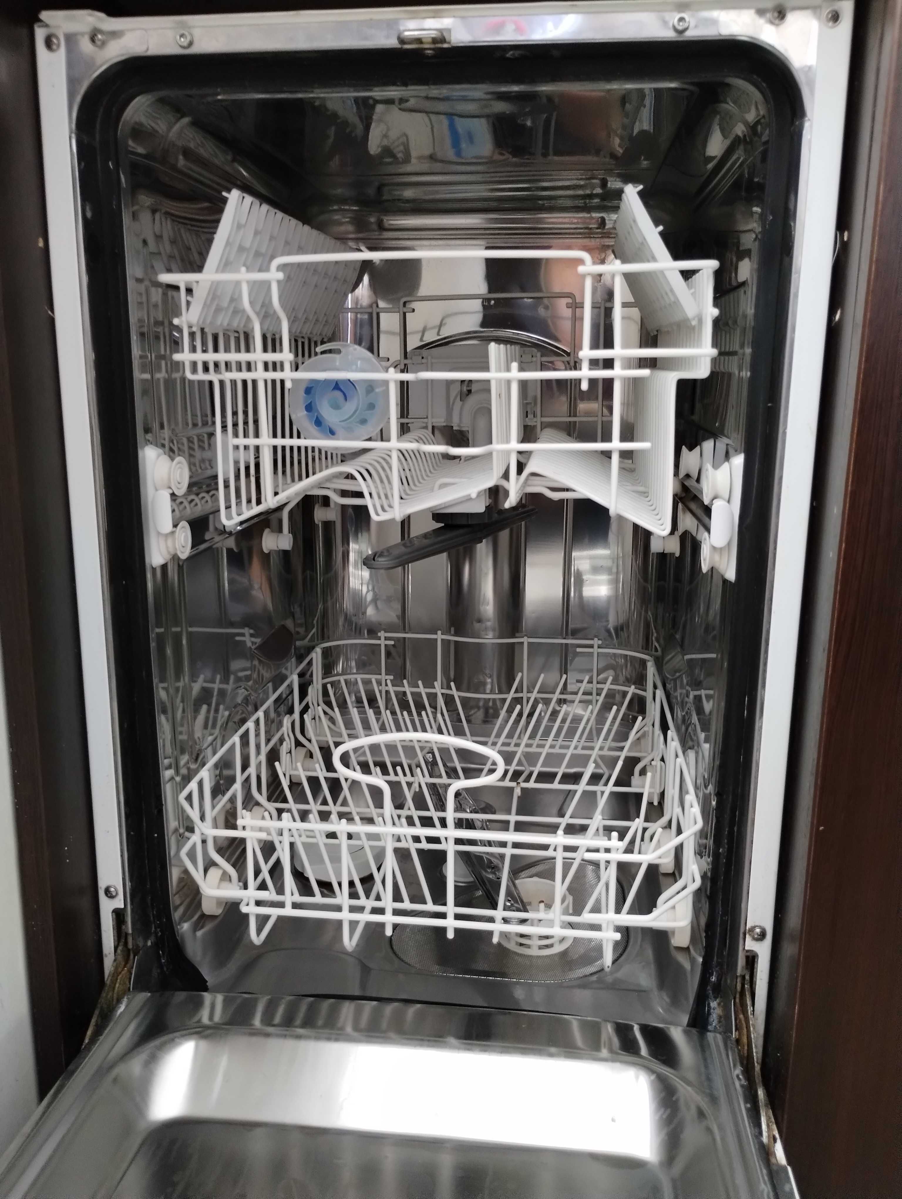 Продавам съдомиялна Whirlpool