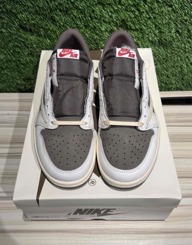 Adidasi Travis Scott Reverse Mocha