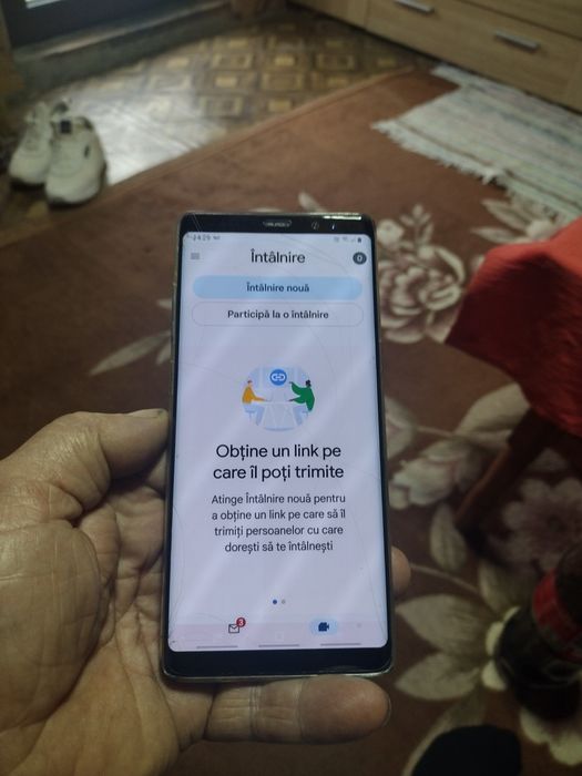 Vând displeiuri sau telefoanele întregi.