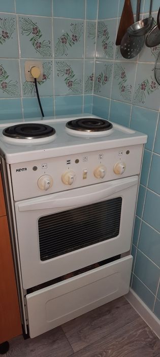 Продам электроплиту мечта . В отличном состоянии