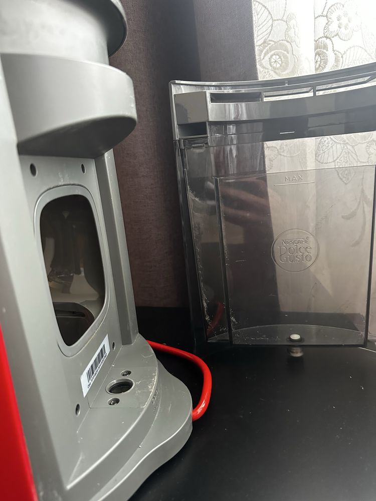 Кафе машина за капсули Dolce Gusto.