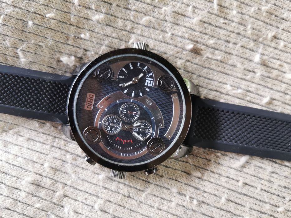 Vând ceas DFNG super elegant