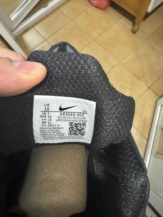 Nike SHOX 44 black reflective