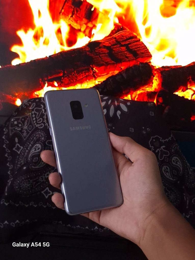 Продам Samsung A8 в идеале