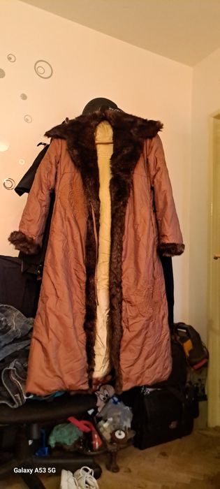 Haina matlasata cu guler blana