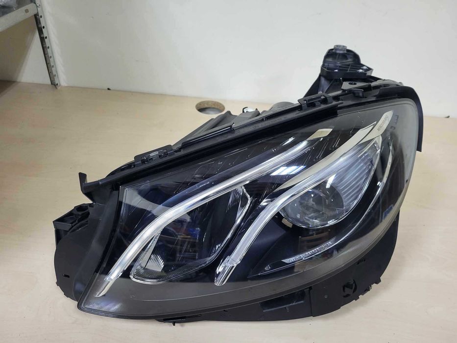 Ляв фар Mercedes W213 E LED lqv far farove мерцедес 213