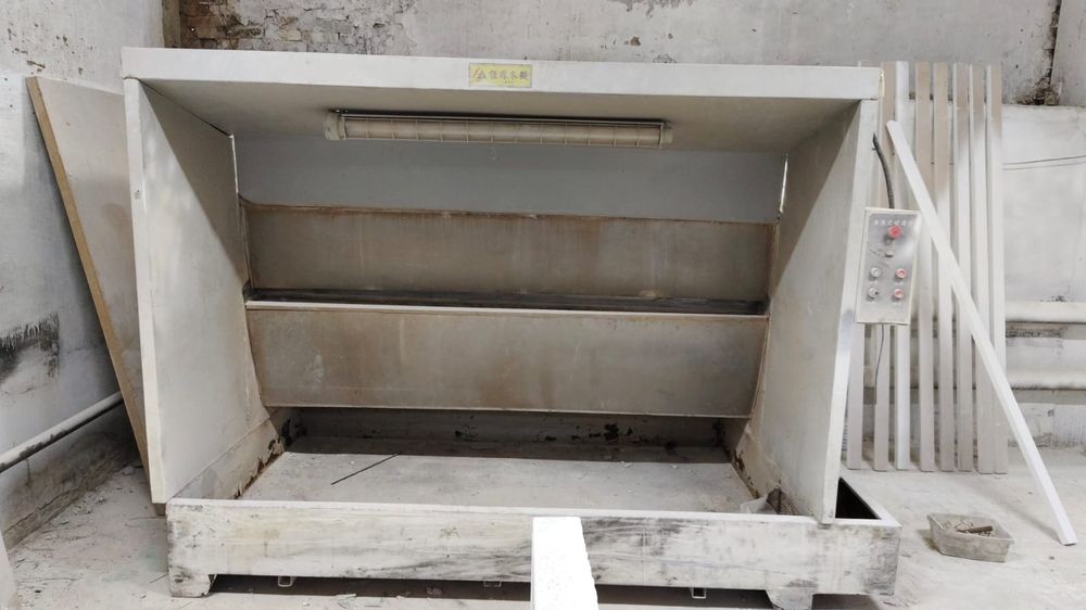 Красильная камера с водяной завесой