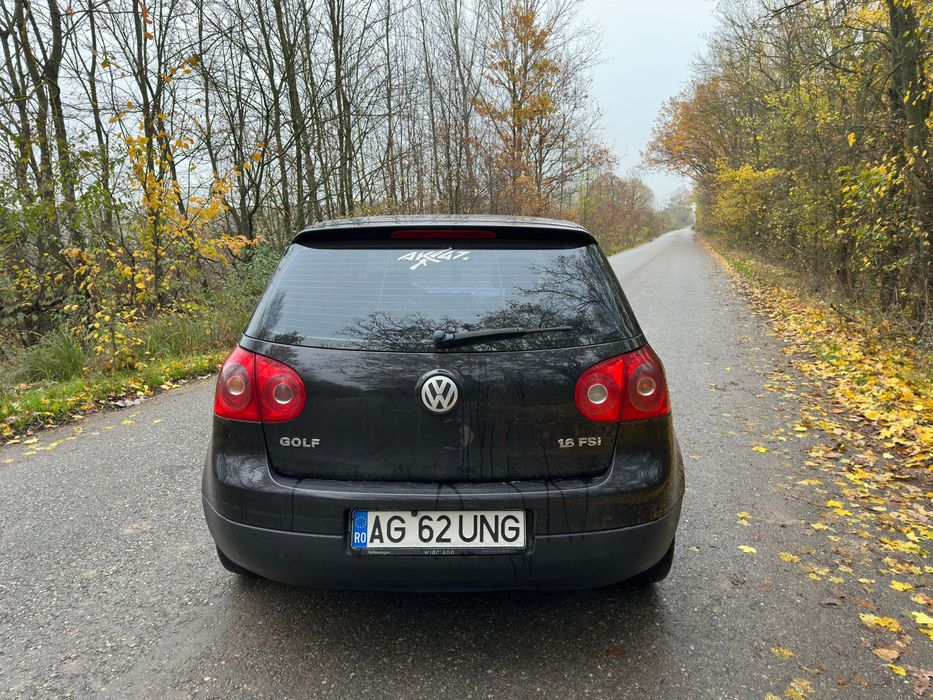 Vând  Volkswagen Golf 5 1.6