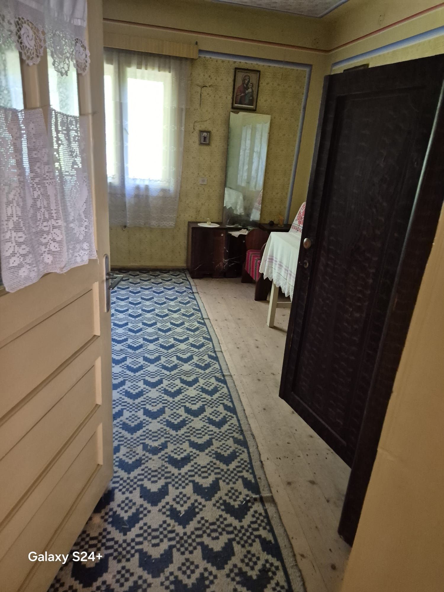 Casă de vânzare .