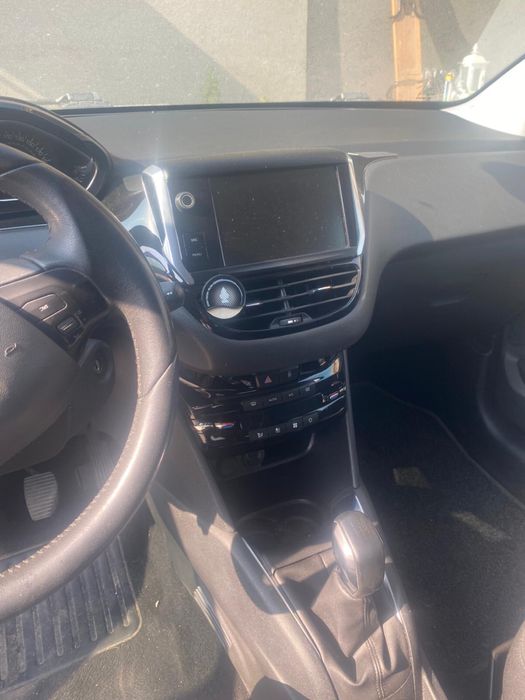 Peugeot 208 • 1.2 Benzină • An 2015 • Euro 6