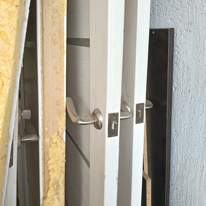 Продам срочно межкомнатные двери