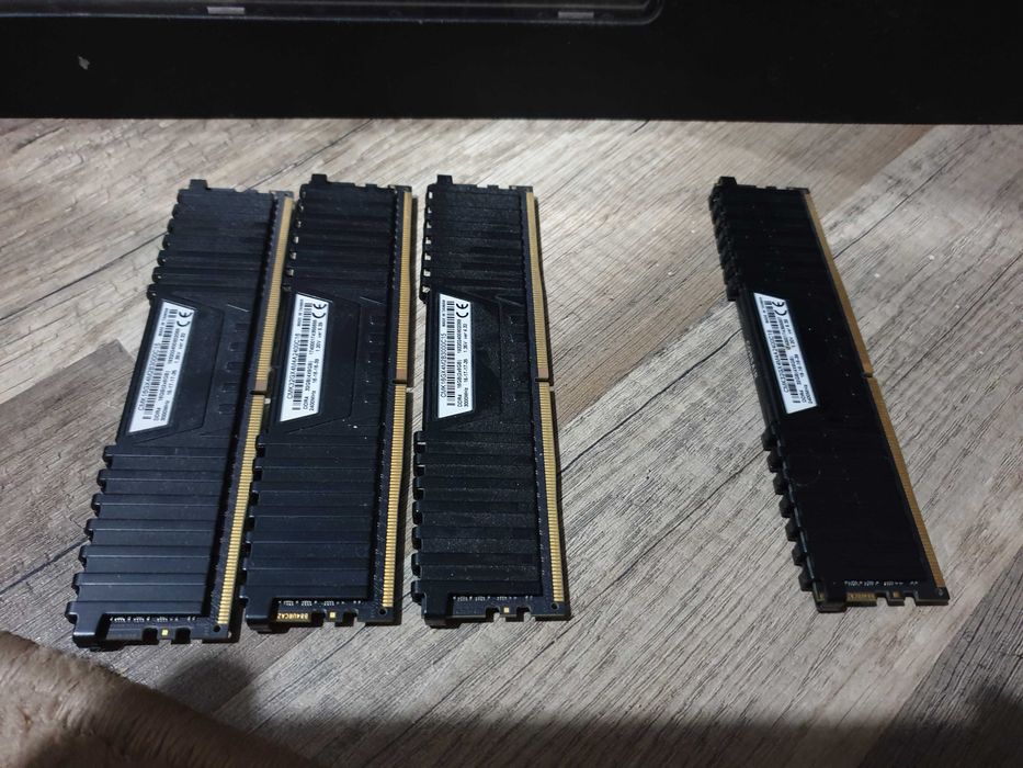 24 GB , 3x8 DDR4, Corsair Vengeance , ramas de la upgrade
