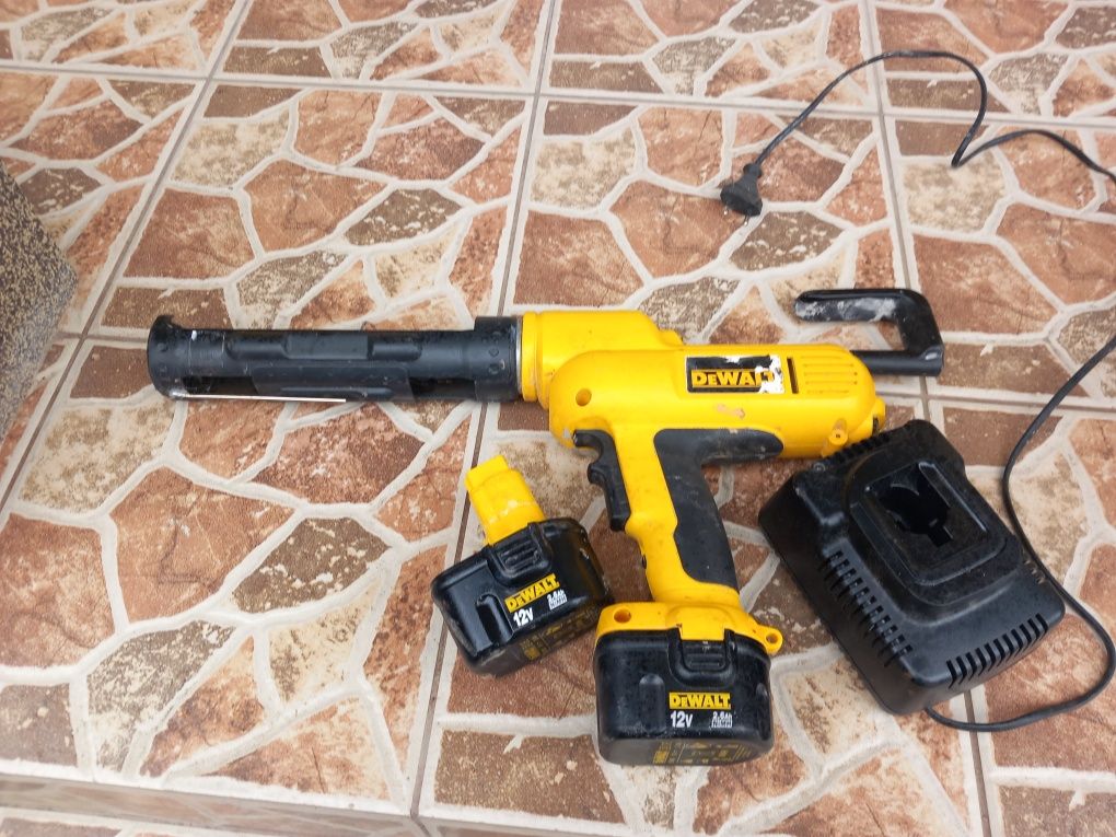 Pistoale de silicon de la Bosch și dewalt