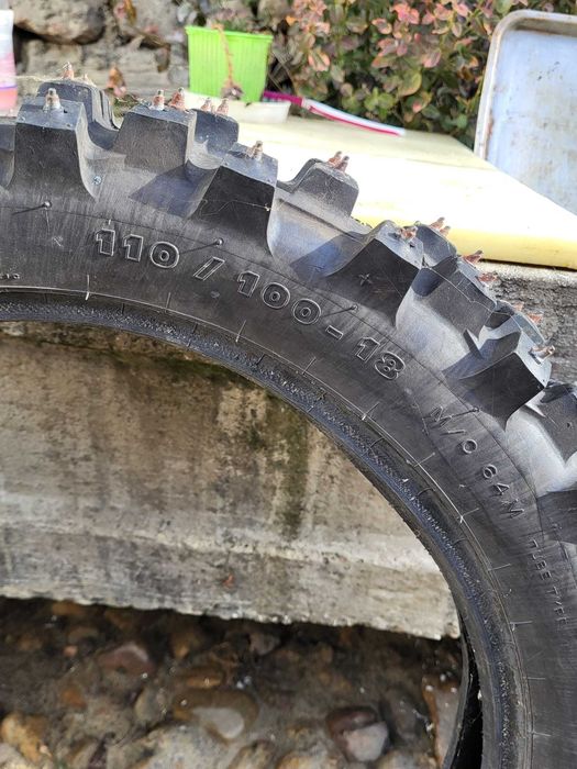 Vand cauciucuri ENDURO cu cuie vidia