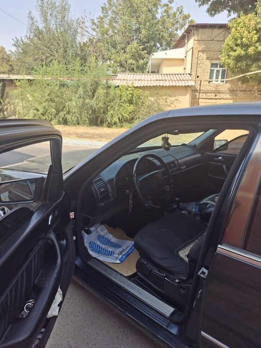 Mercedes-Benz S-class W140