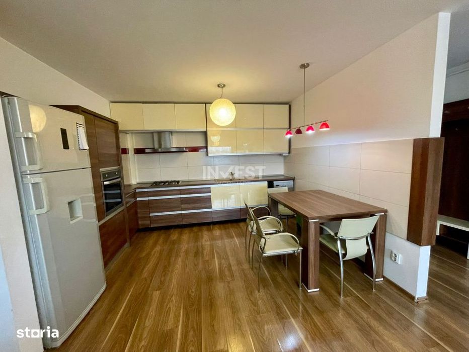 Apartament cu 3 camere- Podul de fier-Bloc Nou