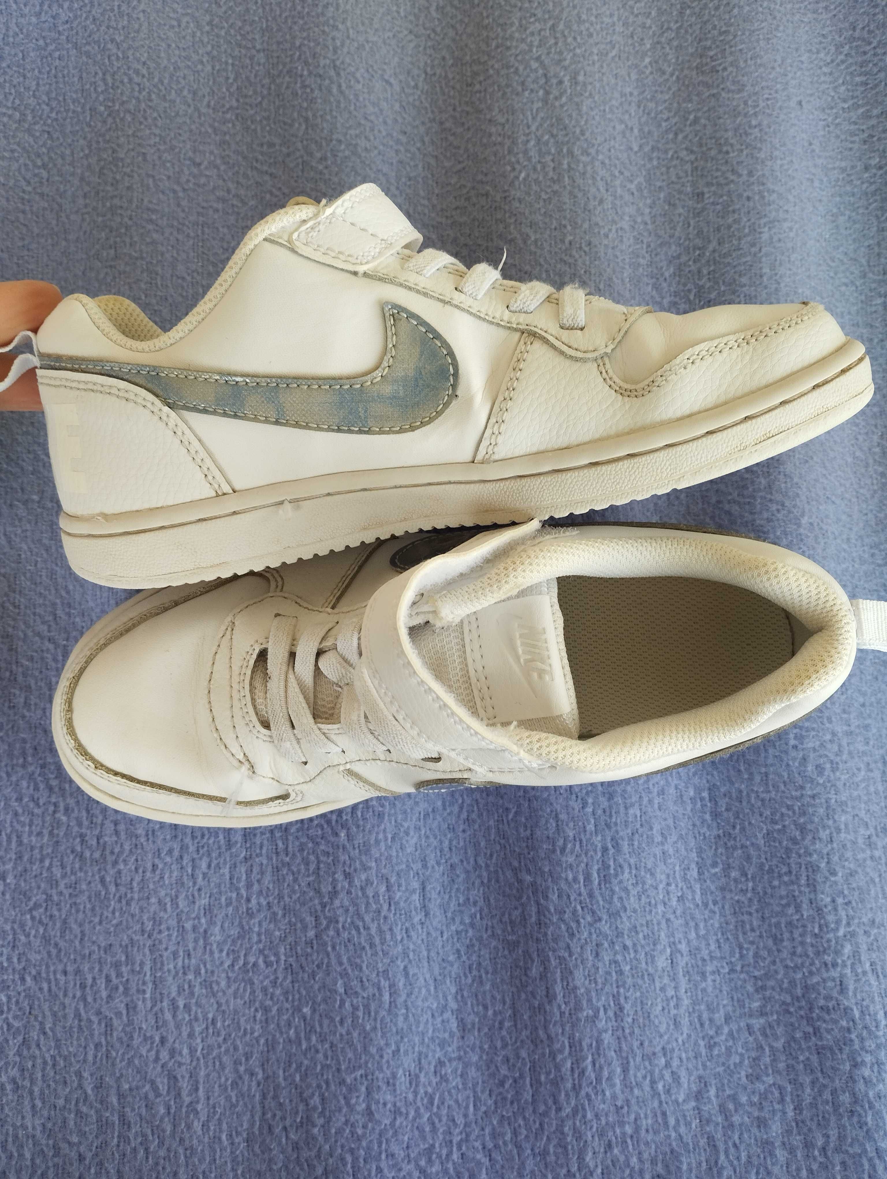 Два чифта Nike номер 33.