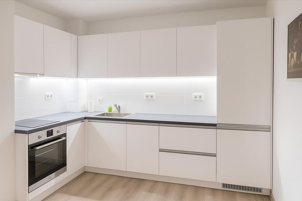 Светъл ДВУСТАЕН апартамент в жк. Тракия