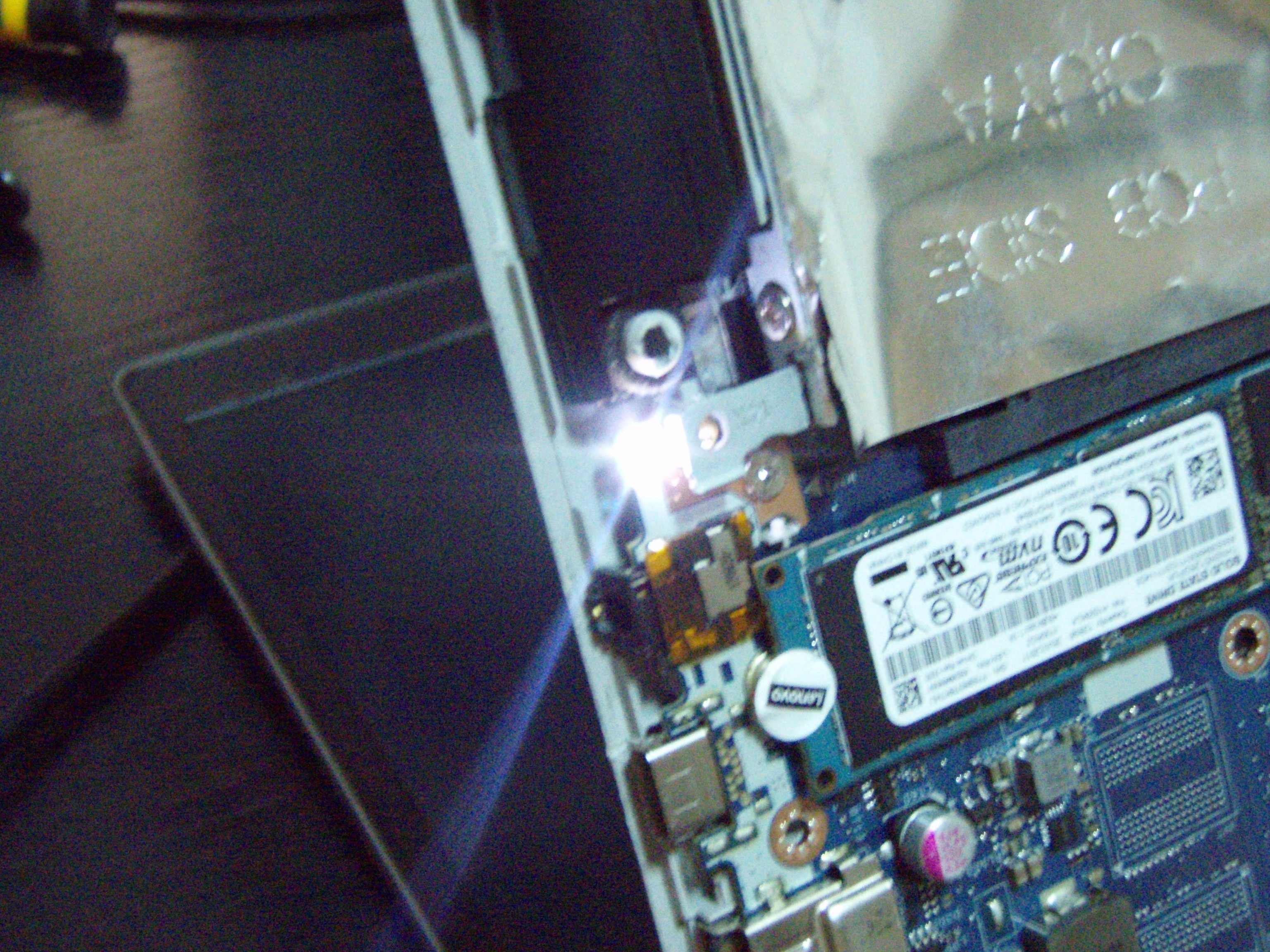 Dezmembrez Lenovo Ideapad 320s-14IKB, placa de baza defecta