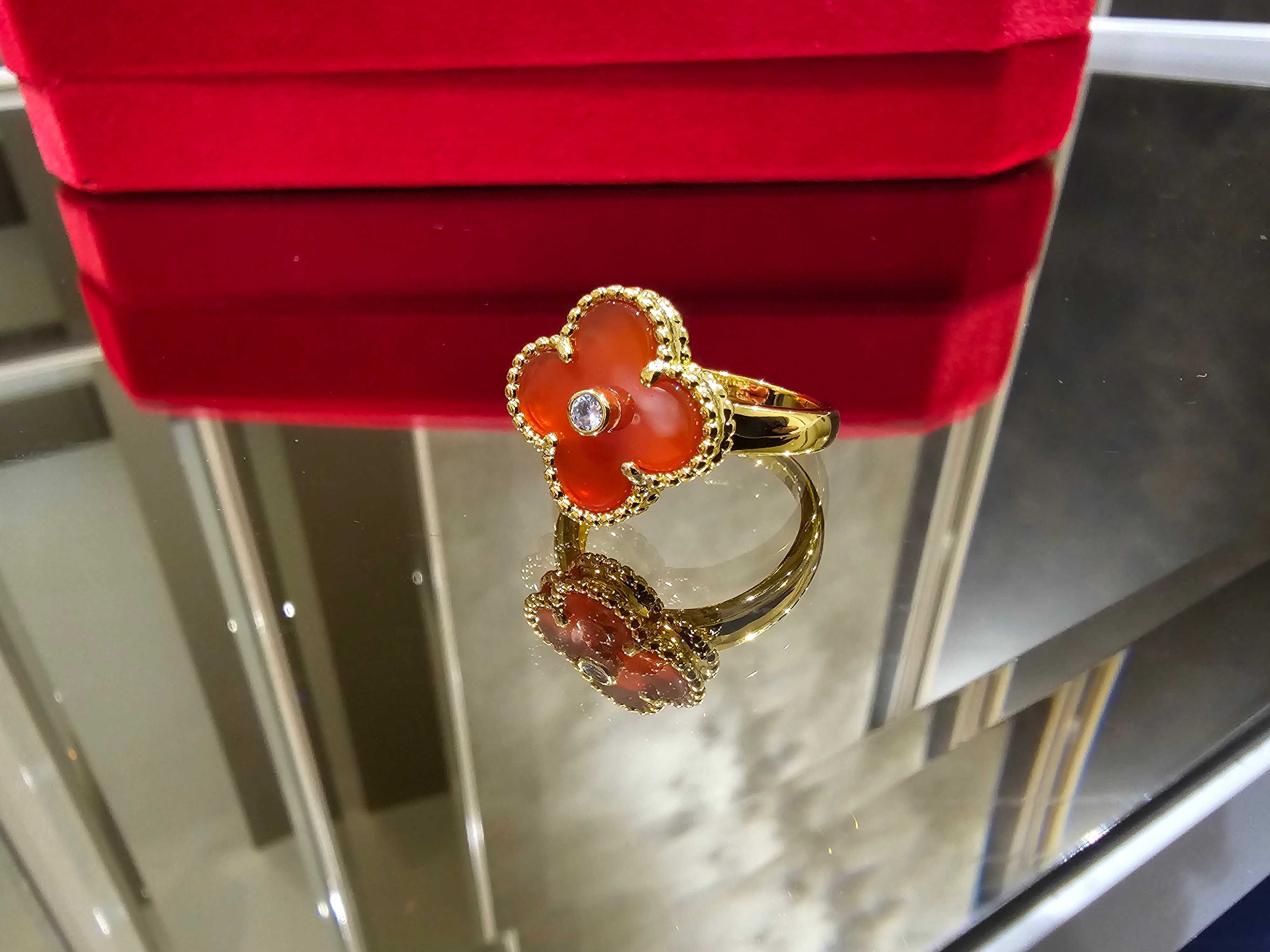 Van Cleef & Arpels VCA Gold Red Diamond Alhambra Дамски Пръстен