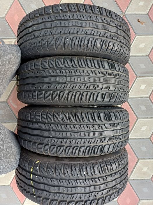 Vând 4 anvelope de iarna 205 60 r16 FORMULA by PIRELLI foarte bune