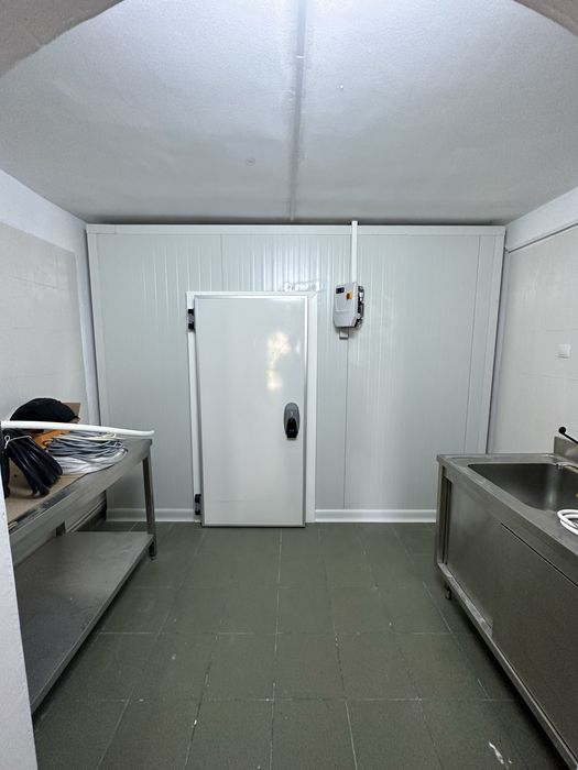 Camera frigorifica + Banc de lucru si chiuveta HoReCa