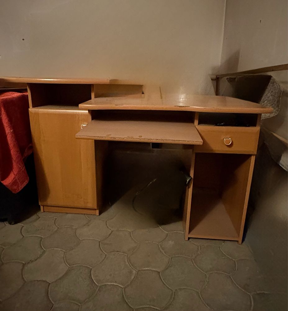 Б/у компьютерный, письменный стол