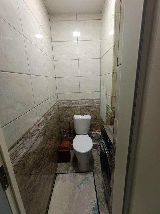 кондиционер, холодильник, пылесос, стиральная машина и утюг ест